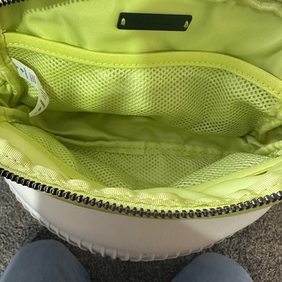 Lululemon Everywhere Belt Bag *1L-Lemon Vibe - Picture 10 of 12